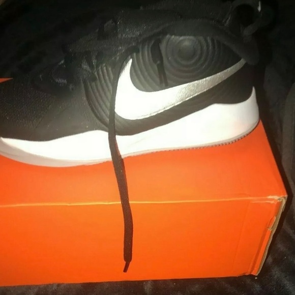 NIKE TEAM HUSTLE D 9 (GS) BASKETBALL SNEAKERS 7Y - Picture 5 of 7